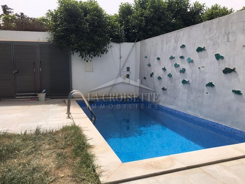 Triplex S+4 avec piscine à Gammarth 